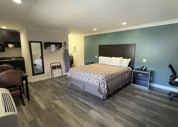 Garden Inn & Suites hotel thumbnail 3