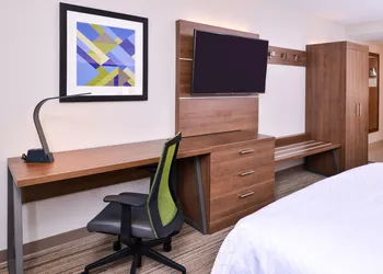 Holiday Inn Express Hotel & Suites Tampa-Anderson Rd/Veteran by IHG hotel thumbnail 7