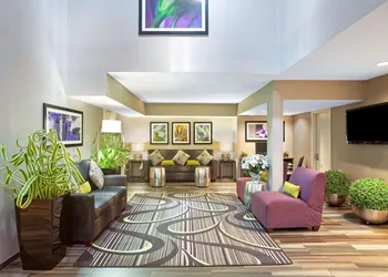 La Quinta Inn by Wyndham San Marcos hotel thumbnail 5