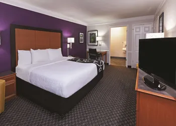 La Quinta Inn by Wyndham San Marcos hotel thumbnail 6