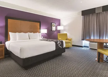 La Quinta Inn by Wyndham San Marcos hotel thumbnail 7