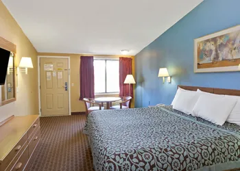 Days Inn by Wyndham Lawrenceville hotel thumbnail 4