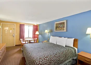 Days Inn by Wyndham Lawrenceville hotel thumbnail 5