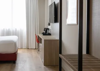 UMA House by Yurbban South Beach hotel thumbnail 4