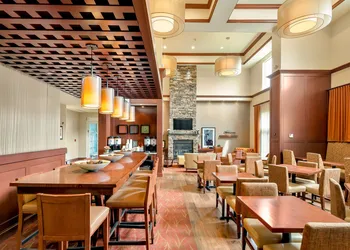 Hampton Inn & Suites Mystic hotel thumbnail 3
