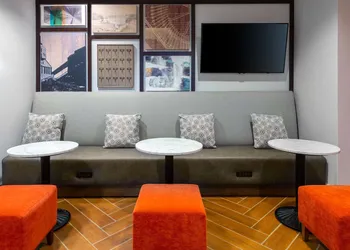 Hampton Inn Buffalo-Williamsville hotel thumbnail 3