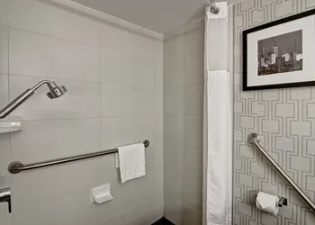 DoubleTree by Hilton Hotel Toronto Downtown hotel thumbnail 8