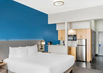 Comfort Inn & Suites El Paso I-10 Airport Area hotel thumbnail 7