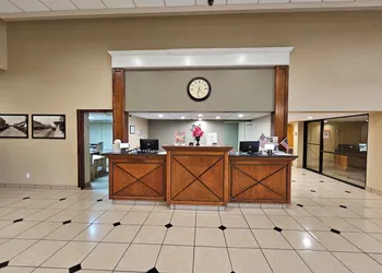 Clarion Inn & Suites Roswell hotel thumbnail 2