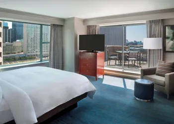 Marriott Downtown at CF Toronto Eaton Centre hotel thumbnail 5