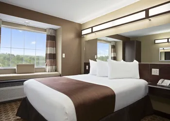 Sonesta Essential Fairmont hotel thumbnail 5