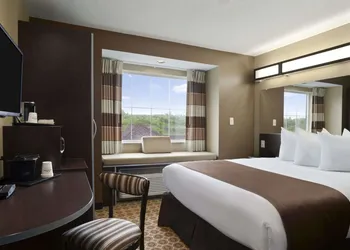 Sonesta Essential Fairmont hotel thumbnail 6