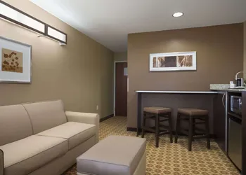 Sonesta Essential Fairmont hotel thumbnail 8