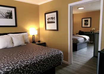 Carmel Wayfarer Inn hotel thumbnail 5