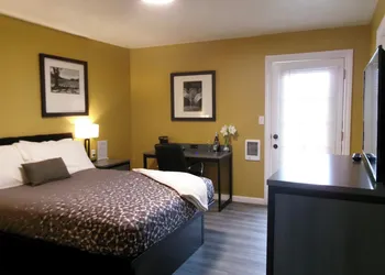 Carmel Wayfarer Inn hotel thumbnail 6