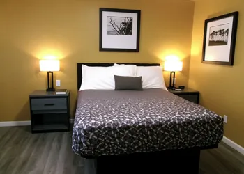 Carmel Wayfarer Inn hotel thumbnail 8