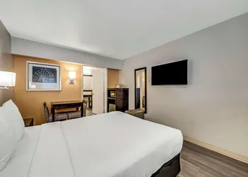 Comfort Inn Beach/Boardwalk Area hotel thumbnail 6