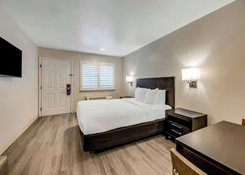 Comfort Inn Beach/Boardwalk Area hotel thumbnail 7