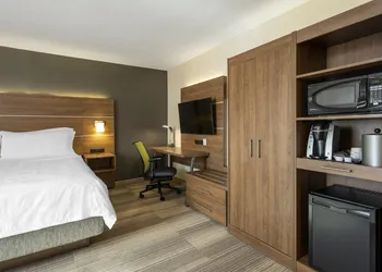 Holiday Inn Express Toronto - Downtown by IHG hotel thumbnail 6