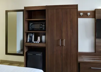 Holiday Inn Express Toronto - Downtown by IHG hotel thumbnail 7