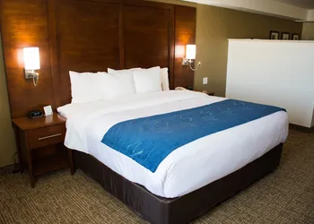 Comfort Suites El Paso Airport hotel thumbnail 5