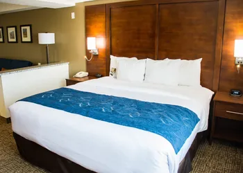 Comfort Suites El Paso Airport hotel thumbnail 6