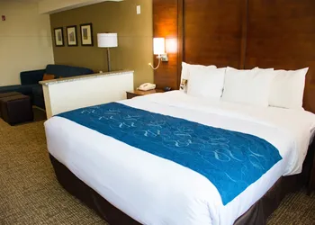 Comfort Suites El Paso Airport hotel thumbnail 7