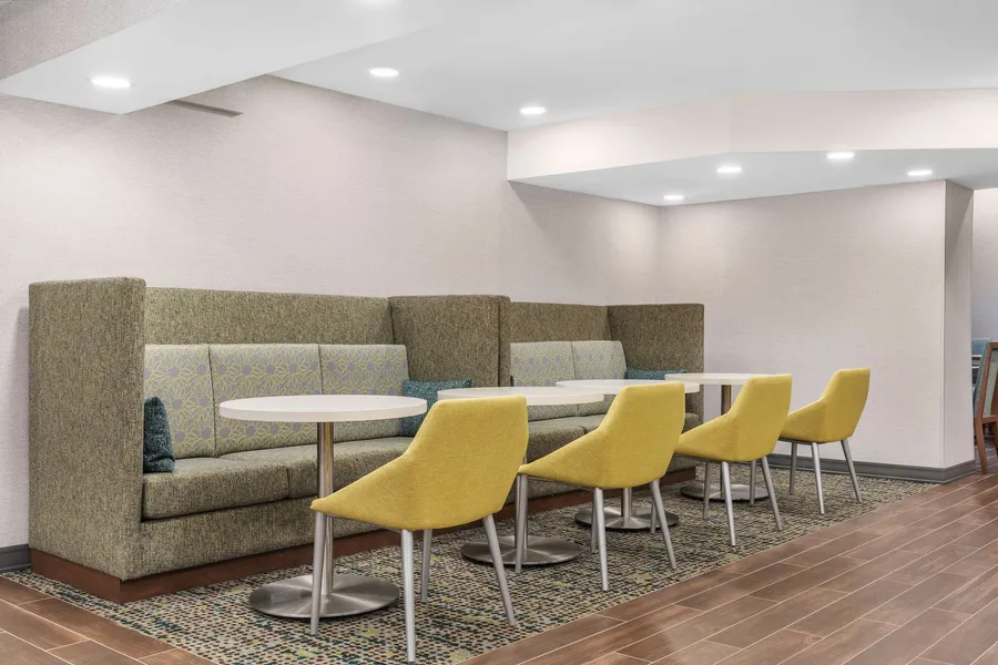 Hampton Inn & Suites by Hilton Toronto Downtown hotel detail image 2