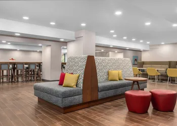 Hampton Inn & Suites by Hilton Toronto Downtown hotel thumbnail 3