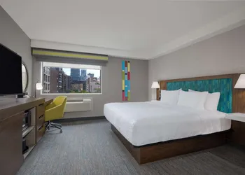 Hampton Inn & Suites by Hilton Toronto Downtown hotel thumbnail 7