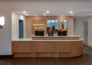 Hampton Inn & Suites Fresno hotel thumbnail 4