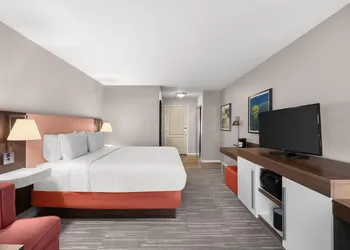 Hampton Inn & Suites Fresno hotel thumbnail 5