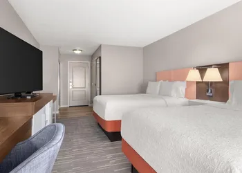 Hampton Inn & Suites Fresno hotel thumbnail 7