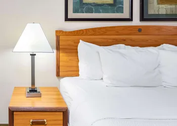 La Quinta Inn & Suites by Wyndham El Paso East hotel thumbnail 2
