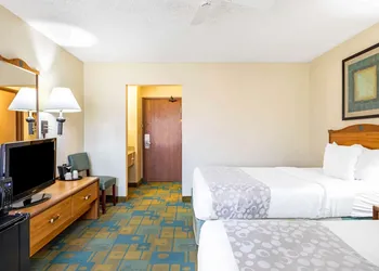 La Quinta Inn & Suites by Wyndham El Paso East hotel thumbnail 5