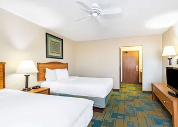 La Quinta Inn & Suites by Wyndham El Paso East hotel thumbnail 6