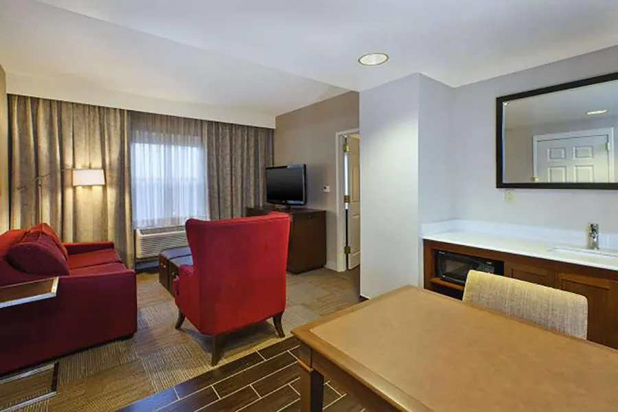 Hampton Inn & Suites Providence/Warwick-Airport hotel detail image 6
