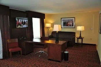 Hampton Inn & Suites Cincinnati/Uptown-University Area hotel thumbnail 7