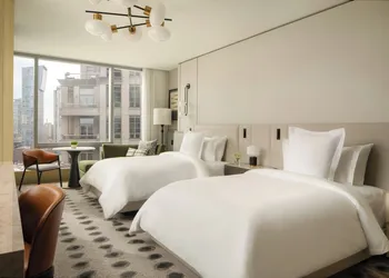 Four Seasons Hotel Toronto hotel thumbnail 6