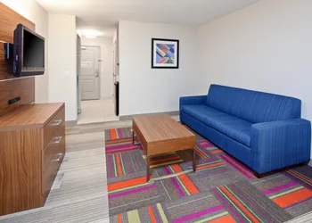 Holiday Inn Express & Suites Clovis-Fresno Area by IHG hotel thumbnail 8