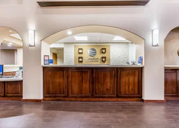 Comfort Inn & Suites Airport - American Way hotel thumbnail 5
