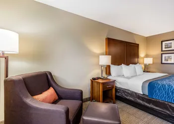 Comfort Inn & Suites Airport - American Way hotel thumbnail 6
