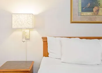 La Quinta Inn by Wyndham El Paso Cielo Vista hotel thumbnail 4