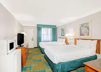 La Quinta Inn by Wyndham El Paso Cielo Vista hotel thumbnail 6