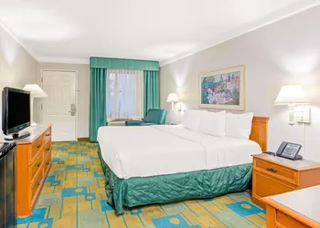 La Quinta Inn by Wyndham El Paso Cielo Vista hotel thumbnail 7