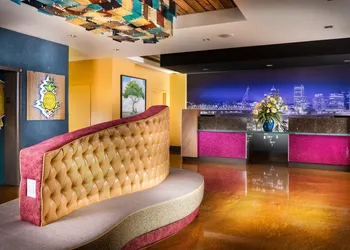 Staypineapple, Hotel Rose, Downtown Portland hotel thumbnail 4