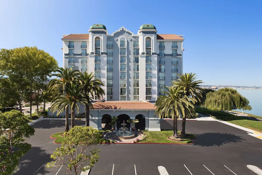 Embassy Suites by Hilton San Francisco Airport Waterfront hotel detail image 2