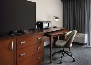 Courtyard by Marriott Fresno hotel thumbnail 8
