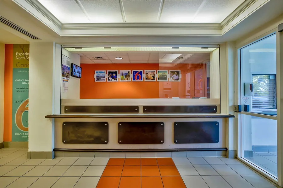 Motel 6 Burlington, ON - Toronto West - Oakville hotel detail image 2