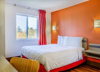 Motel 6 Burlington, ON - Toronto West - Oakville hotel thumbnail 4